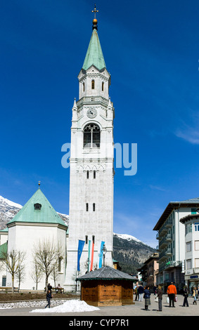 Italien, Dolomiten, Veneto, Cortina D'Ampezzo, St Filippo und Giacomo Pfarrkirche Stockfoto
