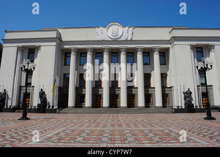 Ukraine. Kiew. Verkhovna Rada, Parlamentsgebäude aus 1936-38 gebaut und nach dem zweiten Weltkrieg 1945-1947 rekonstruiert. Stockfoto