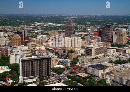 Luftaufnahme der Innenstadt von San Antonio aus dem Turm der Amerikas in San Antonio, Texas, USA. Stockfoto