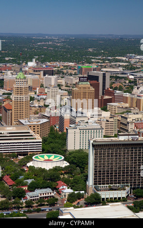 Luftaufnahme der Innenstadt von San Antonio aus dem Turm der Amerikas in San Antonio, Texas, USA. Stockfoto