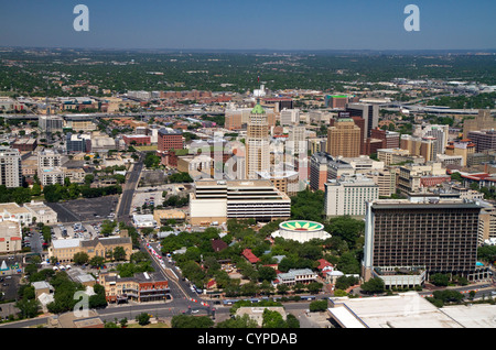 Luftaufnahme der Innenstadt von San Antonio aus dem Turm der Amerikas in San Antonio, Texas, USA. Stockfoto