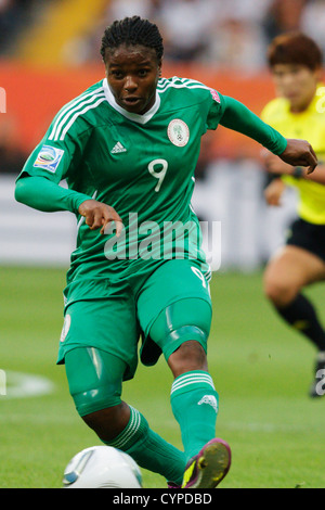 Desire Oparanozie von Nigeria geht der Ball während einer FIFA Frauen Welt Cup Gruppe A Spiel gegen Deutschland. Stockfoto