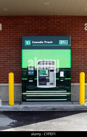 TD Canada Trust neue Bankfiliale mit Antrieb durch ATM Geldautomaten Stockfoto