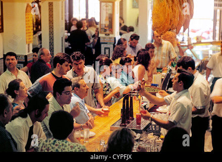 Tapas-bar Terrasse historische Zentrum von Sevilla Andalucia Spanien Bodega el Patio Centro Historico de Sevilla Andalusien españa Stockfoto