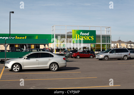 Essen Grundlagen anmelden ihre neuen Supermarkt In Kanata Kanada ein Rabatt Budget Preis Supermarkt Stockfoto