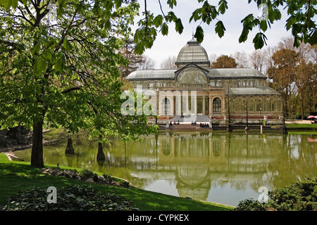 Crystal Palace und Retiro Park Teich Madrid Spanien Palacio de Cristal y Estanque Parque del Retiro Madrid España Stockfoto