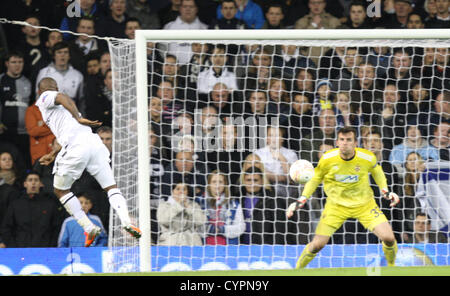 08.11.2012. Nord-London, England.   Jermain Defoe Tottenham Hotspur Partituren in der Europa League Gruppe J-match zwischen Tottenham Hotspur und NK Maribor aus White Hart Lane, London Stockfoto