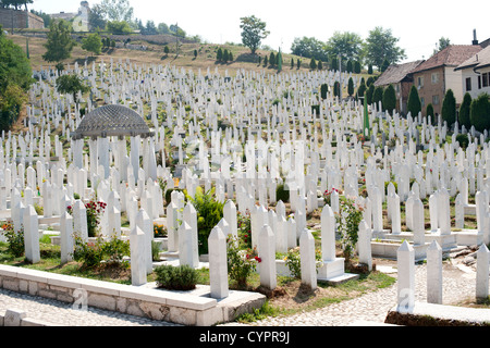 Märtyrer-Gedenkfriedhof Kovaci in Sarajevo, der Hauptstadt von Bosnien und Herzegowina. Stockfoto