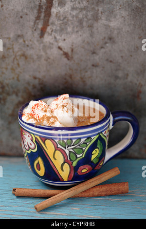 Mexikanische heißer Schokolade mit Zimt-sticks Stockfoto