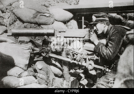 Belgische Maschinengewehrschütze in Position in Schützengräben, Weltkrieg, 1915 Stockfoto