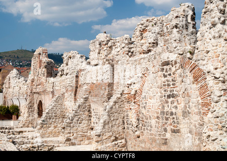 Ruinen von Tasli Han in Sarajevo. Tasli Han wurde um 1540 erbaut und war eine Art befestigte mittelalterliche Dorf. Stockfoto