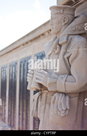 Eine Statue eines Matrosen auf das Marine-Ehrenmal in Portsmouth, Hampshire Stockfoto