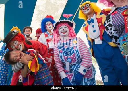 Clowns bei der jährlichen großen Zirkus-Parade, Milwaukee, Wisconsin. Stockfoto