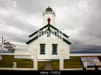 WA05781-00... WASHINGTON - der neue Dungeness Leuchtturm Dungeness Spit in die Strait Of Juan De Fuca. Stockfoto