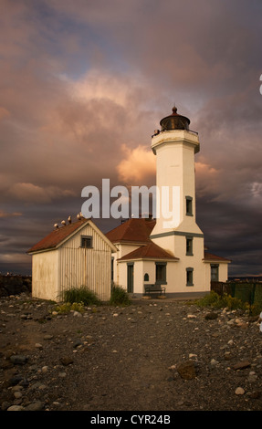 WA05802-00... WASHINGTON - Sonnenuntergang am Punktlicht Wilson im Fort Worden State Park auf Admiralty Inlet am Port Townsend. Stockfoto