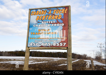 Melden Sie sich in französischer Sprache für eine Zuckerhütte in der Nähe von St-Eustache, Provinz Quebec, Kanada. Stockfoto