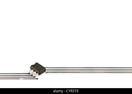 Design-Elemente von einem elektronischen Chip gebildet und Spuren, die auf Papier gedruckt Stockfoto