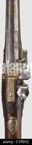 Ein schweres Flintlock Gewehr, Norddeutsch oder flämisch um 1720.achteckige, ältere Lauf mit leicht überfluteten Schnauze und acht Nuten geriebene Bohrung im Kaliber 15 mm.verschränkte Sehenswürdigkeiten mit klappbaren hinteren Blick.die Spitze des Fasses vollständig mit ungewöhnlich reichen Dekorationen bedeckt.gemeißelt allegorische Darstellung der liberalen Künste "Mathematica", "Musica" und "Gramatica" in zwischen geschnittenen Darstellungen von Vögeln Und sechs fein gravierte Darstellungen von Wild in Messing-eingelegten Laubkränzen.die Wurzel des Fasses datiert '1662'.fein gravierte Schloss mit abgerundetem Messing lo,Zusatzrechte-Clearences-nicht verfügbar Stockfoto