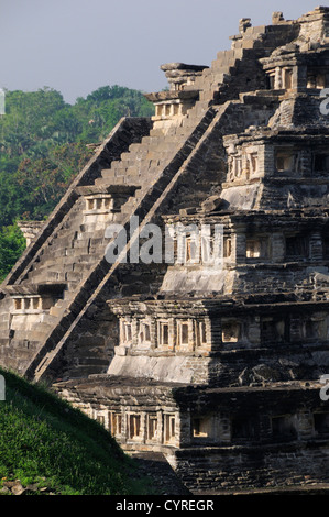 Mexiko, Veracruz, Papantla, archäologische Stätte El Tajin, Ansicht Teil der Pyramide der Nischen, Pyramide de Los Nichos. Stockfoto