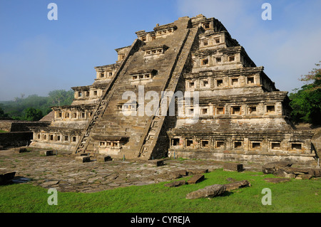 Mexiko, Veracruz, Papantla, Ausgrabungsstätte El Tajin, Pyramide der Nischen, Pyramide de Los Nichos. Stockfoto