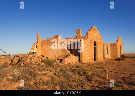 Ruinen der Transcontinental Hotel in Farina auf der Old Ghan Railway Line auf dem Oodnadatta Track im Outback Südaustralien Stockfoto