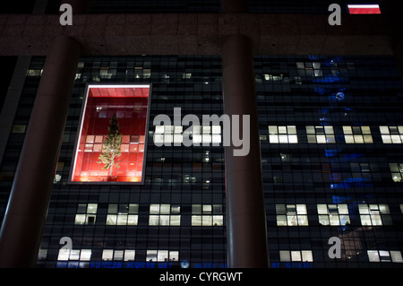 Das Sammy Ofer Herz Gebäude bei Sourasky Medical Center Ichilov Hospital in Tel-Aviv mit roten urban Fenstern als Symbol für die hea Stockfoto