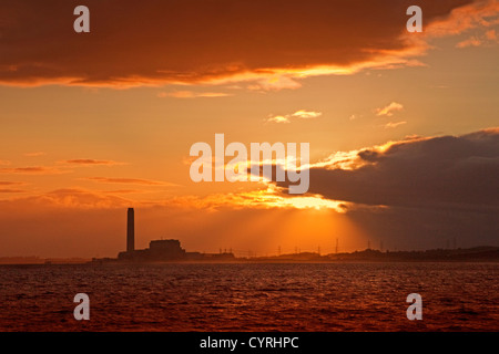 Sonnenuntergang über Longannet Kraftwerk auf dem Fluss Forth Stockfoto