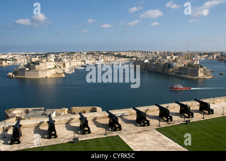 Begrüssende Batterie und Grand Harbour Valletta Malta Stockfoto