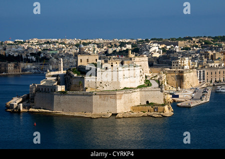 Blick Fort Angelo und Grand Harbour von Valletta Malta Upper Barracca Gardens Stockfoto