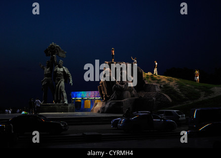 Ukraine. Kiew. Freundschaft der Nationen Denkmal. Wurde vom Bildhauer A. Skoblikov und Architekt I. Ivanov im Jahre 1982 errichtet. Stockfoto