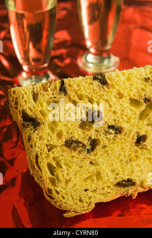 Scheibe des Panettone (ist eine Art von süßem Brot Brot ursprünglich aus Mailand), Weihnachtskuchen, Italien Stockfoto