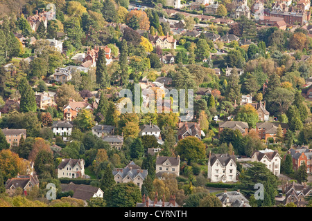 Die Stadt Malvern im Herbst aus Malvern Hills, Worcestershire, England, Großbritannien Stockfoto