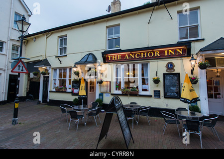 Sidmouth, Devon, England, Großbritannien. Das Anchor Inn im Stadtzentrum von Sidmouth. Stockfoto