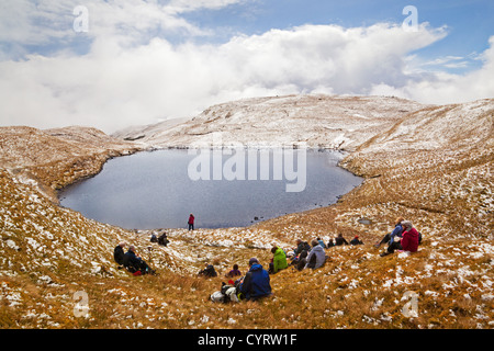 Ein Wandern Club auf die Vorfahrt von Glen Dochart, Balquhidder durch den Kirkton-Pass Stockfoto