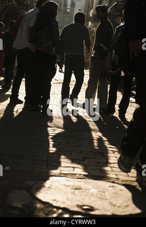 Gruppe von Menschen in einem Straßenmarkt, New Delhi, Indien Stockfoto