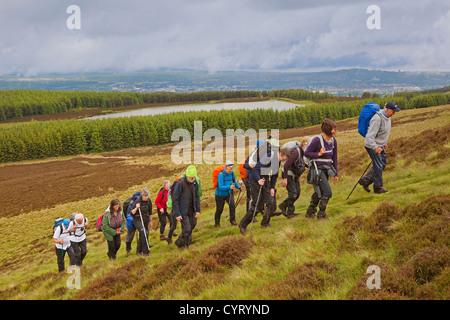 Ein Wandern Club in den Pentland Hills in der Nähe von Bonaly Reservoir Stockfoto