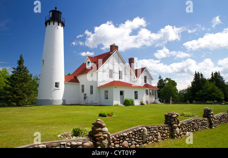 Punkt-Irokesen Licht am Whitefish Bay markiert das westliche Ende der St. Marys River, Michigan, USA. Stockfoto