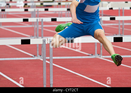 Hürde Läufer über die Hürden springen Stockfoto