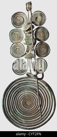 Eine große mitteleuropäische Spiralfibel, Bronzezeit um 1500 - 1200 v. Chr. Bronze mit feiner, grüner edler Patina. Große Hauptspirale, mit acht kleinen Sekundärspiralen am Stiftaufsatz. Auf der Rückseite befindet sich ein vollständig erhaltener Stift (ein restaurierter Riss). Länge 17.5 cm. Herkunft: Deutsche Privatsammlung, erworben in den 1990er Jahren, historisch, historisch, 20. Jahrhundert, Vorgeschichte, Antike Welt, Antike Zeiten, Objekt, Objekte, Stills, Schneiden, Ausschneiden, Ausschneiden, Ausschneiden, Mittelmeer, Edelmetall, Edelmetalle, Additional-Rights-Clearences-nicht erhältlich Stockfoto