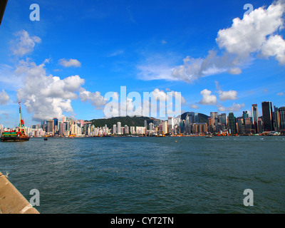 Hong Kong Skyline in der Tageszeit, zu schießen, von Tsim Sha Tsui Stockfoto