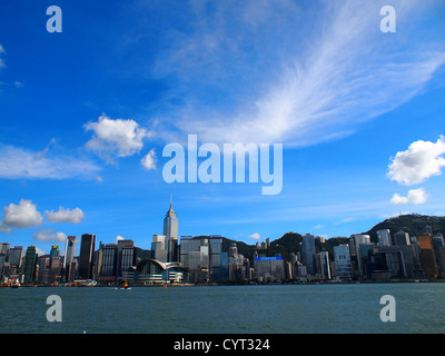 Hong Kong Skyline in der Tageszeit, zu schießen, von Tsim Sha Tsui Stockfoto