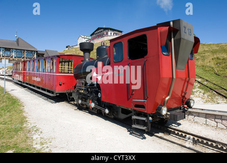 Ein Dampfzug für Touristen auf der Oberseite der Schafberg in Österreich Stockfoto