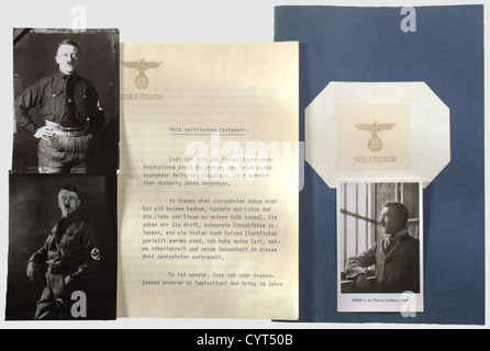 Gertraud 'Traudl' Junge(1920 - 2002),eine Transkription von Hitlers 'Mein politischer/privater Wille' auf der zuvor vorgestellten Continental-Schreibmaschine mit 4 mm-Antiqua-Buchstaben geschrieben, Hitlers zwei Testamente tipped 1970 auf Wunsch eines Sammlers auf Reichsadler-Notizbuch des Sammlers.das erste Doppelblatt mit der Aufschrift 'der Führer' überragt von einem Gezüchtter Nationaladler in Gold, insgesamt zwölf Seiten.Herkunft: Sammlung Haucke,Wolfenbüttel.mit einer Fotokopie eines detaillierten Briefes, signiert von Traudl Junge, Zusatzrechte-Clearences-nicht verfügbar Stockfoto