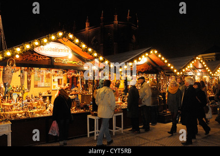 Weihnachtsmarkt am Opernpalais, Unter Den Linden, Berlin, Deutschland Stockfoto