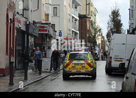 Polizei Auto Patrouille St James Street Brighton UK Stockfoto