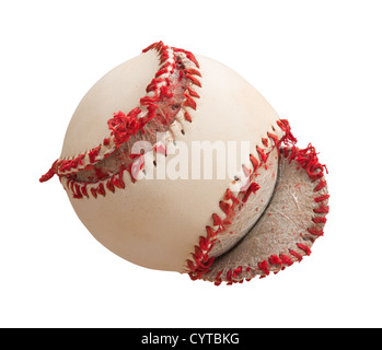 Zerrissene Baseball decken isoliert auf weißem Hintergrund Stockfoto