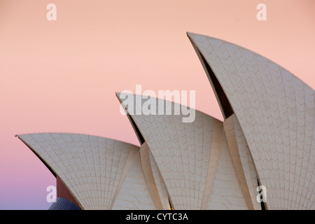 Sydney Opera House Detail der Segel auf Dach bei Sonnenuntergang / Dämmerung Sydney New South Wales (NSW) Australia Stockfoto