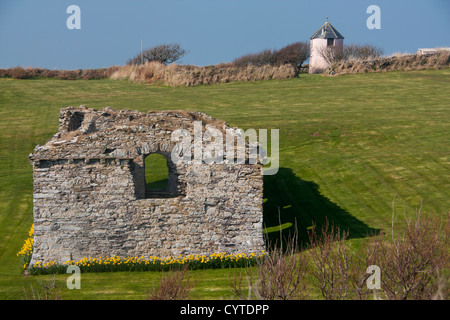 Ruine der St. Justinians Kapelle Porth Stinian in der Nähe von St Davids Pembrokeshire West Wales UK Stockfoto