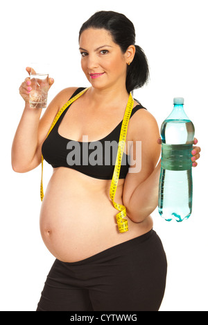 Glücklich schwanger Frau Wasser isoliert auf weißem Hintergrund Stockfoto