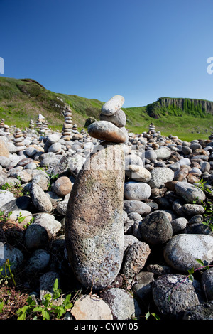 Steinhaufen am Strand von Drumadoon in der Nähe von Blackwaterfoot, Isle of Arran, Scotland, UK Stockfoto